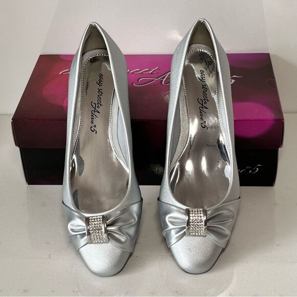 Easy Street Eloise Block Heel Pumps - Picture 5 of 7